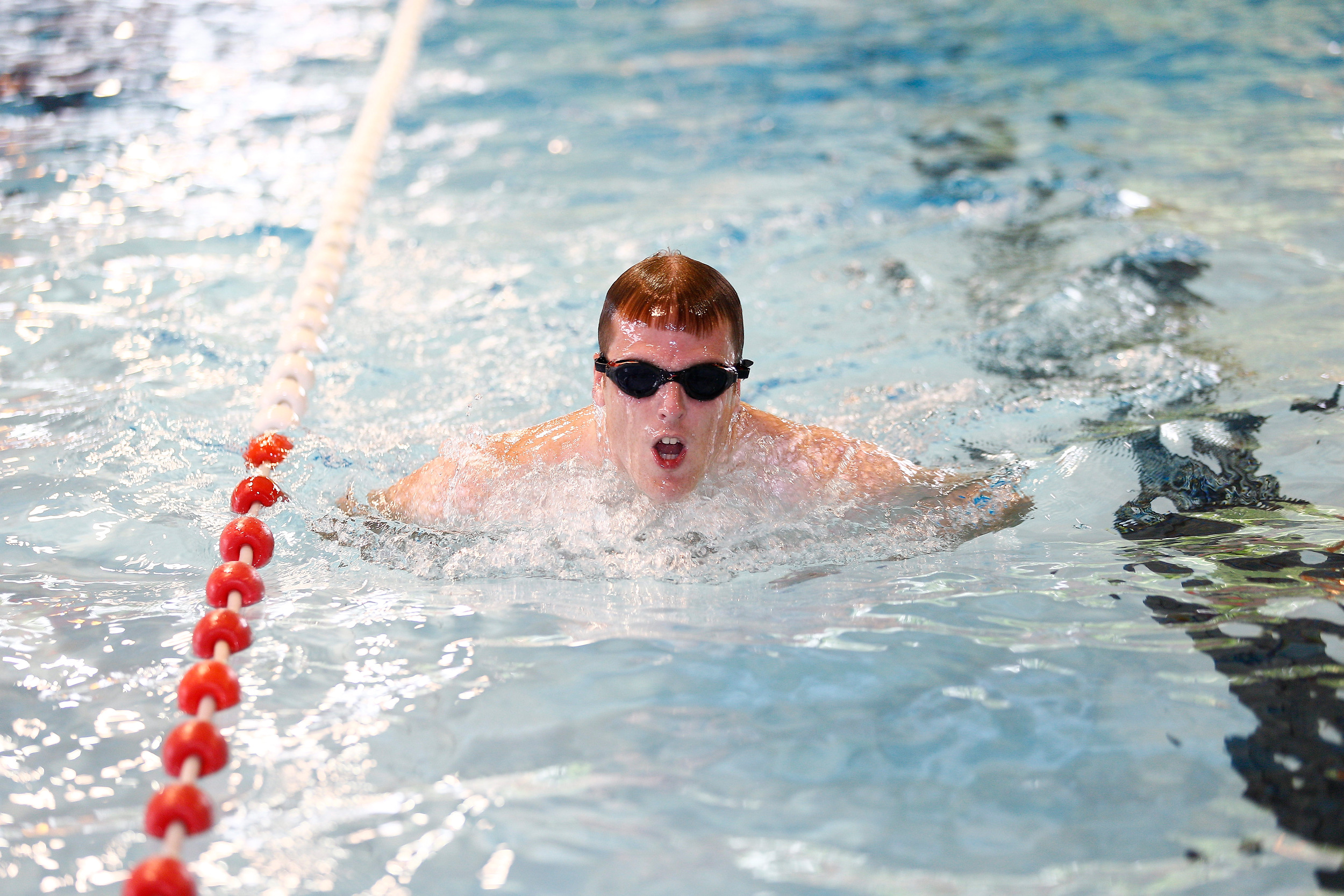 banenzwemmer zwemt vlinderslag
